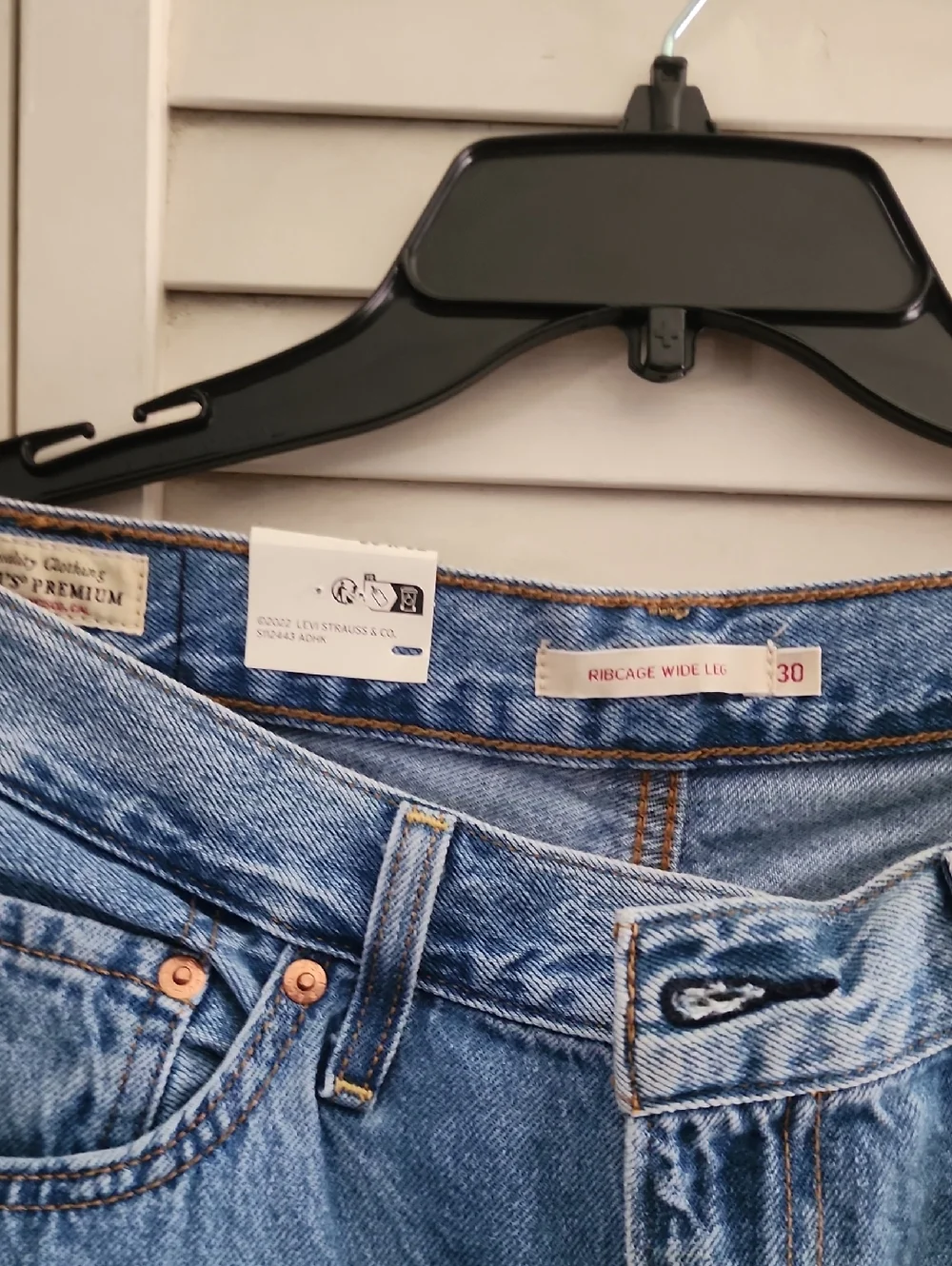 BRAND NEW LEVIS Classic Light Blue RIBCAGE WIDE Leg Jeans IN A SIZE 30 - Picture 5 of 10